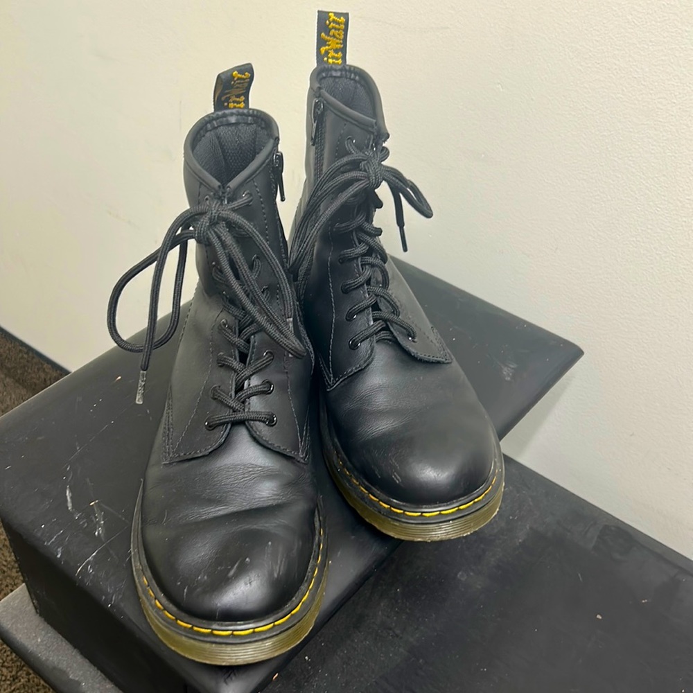 Dr Martens Size 7 Youth Black Boots